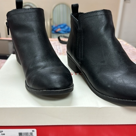 Women's Cadee Ankle Booties - Picture 2 of 7